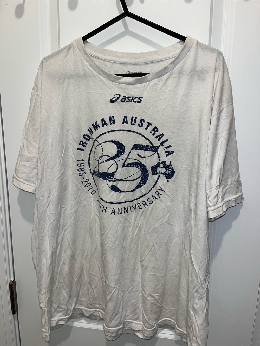 White 2010 ASICS 25th year Running marathon work out t shirt L Australia Runner